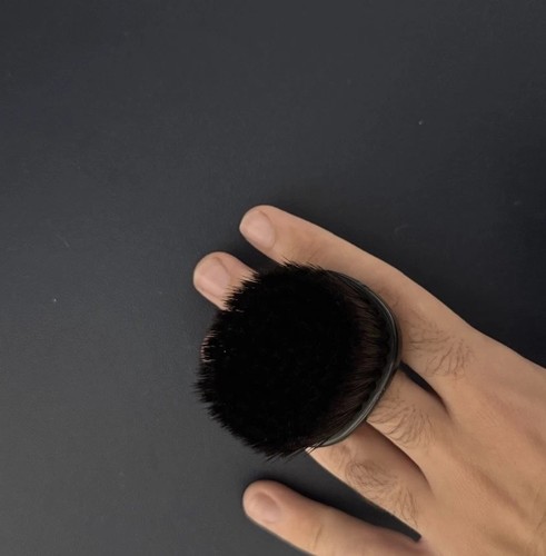 Knuckle brush finger - /,
